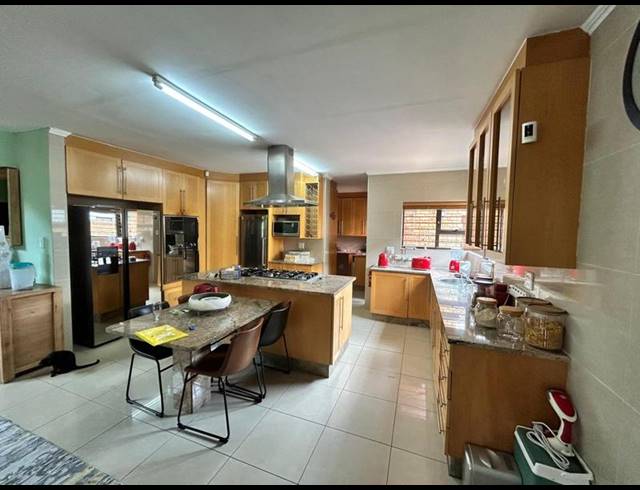 5 BEDROOM HOUSE FOR SALE IN HELDERWYK